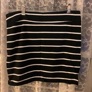 ❤️5 for $20❤️Xhilaration Black and White Stripe Skirt
